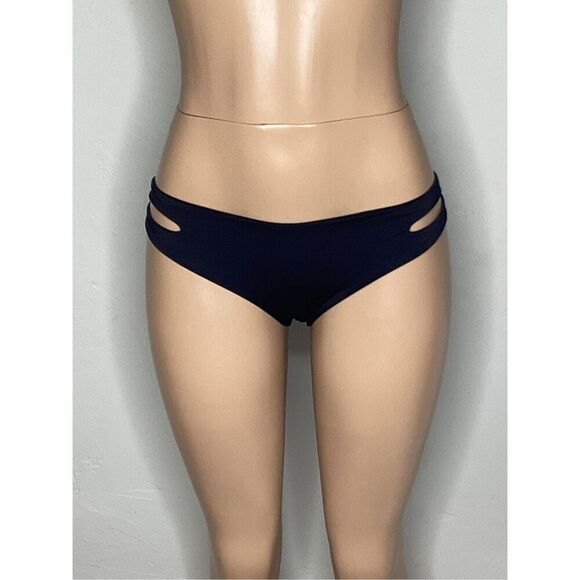 L*SPACE black bikini bottoms. Size x-small. Retails $80 - Picture 10 of 12